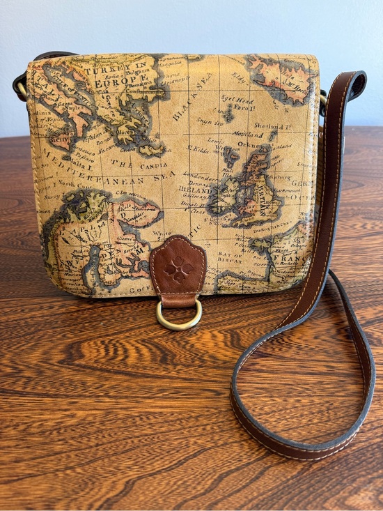 Patricia Nash Handbags - Patricia Nash Old World European Map Print Tan Crossbody Bag with Leather Trim